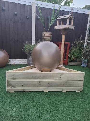 Triangle Decking Platform With Ball